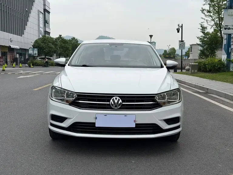 Volkswagen Bora 1.6 L Auto Luxury