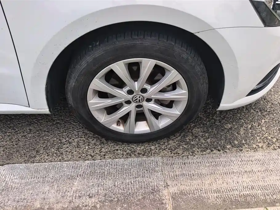 Lavida 1.6 L Auto Comfort