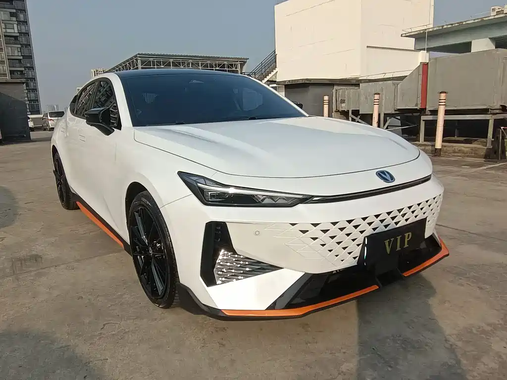 Changan UNI-V 1.5 T Distinguished Sport