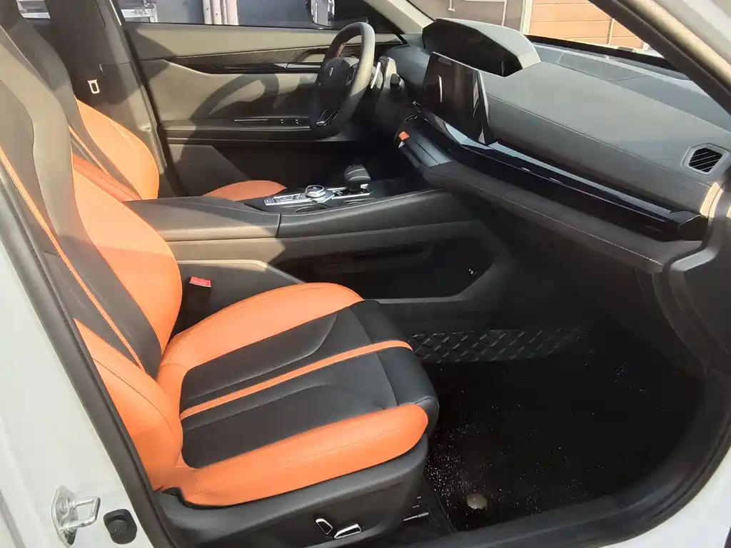 Changan UNI-V 1.5 T Distinguished Sport
