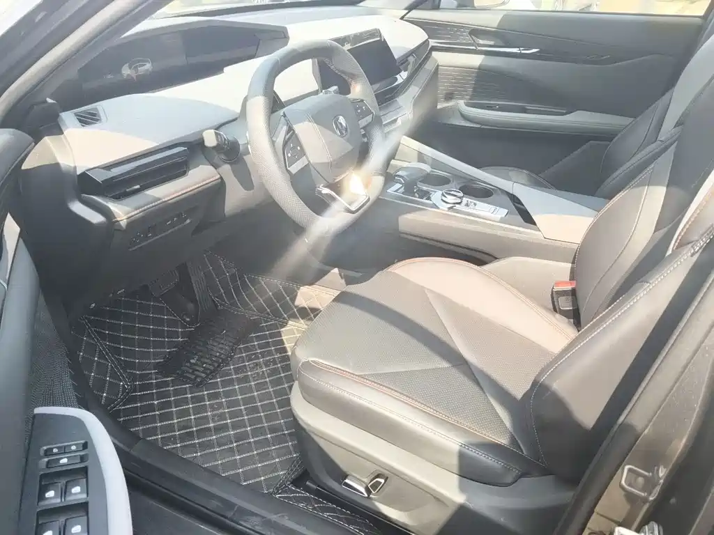 Changan UNI-V 1.5 T Premium
