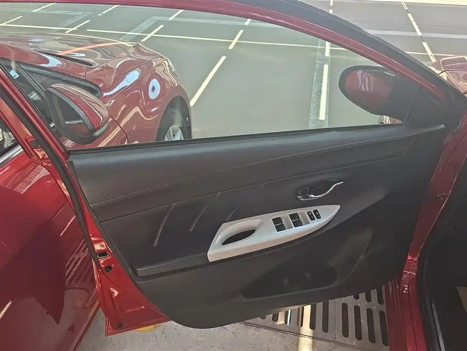 YARiS L Zhixuan 1.5 G Auto Dynamic Shine Sunroof Special Edition
