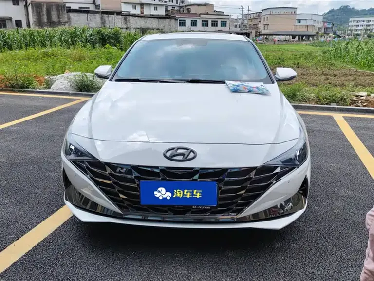 Hyundai Elantra 1.5 L CVT LUX Distinguished