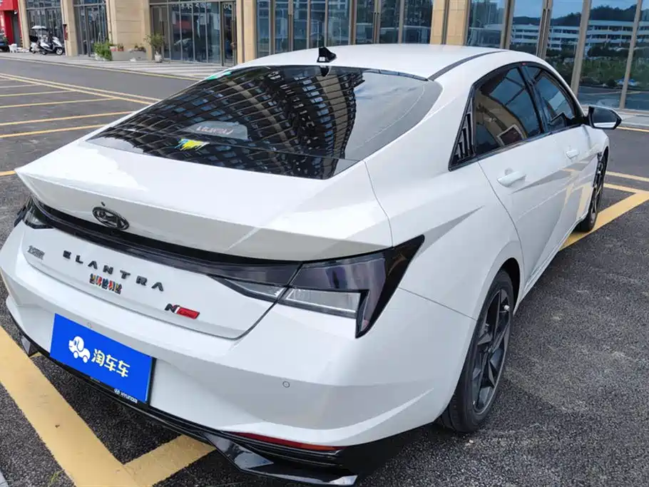 Elantra 1.5 L CVT LUX Distinguished
