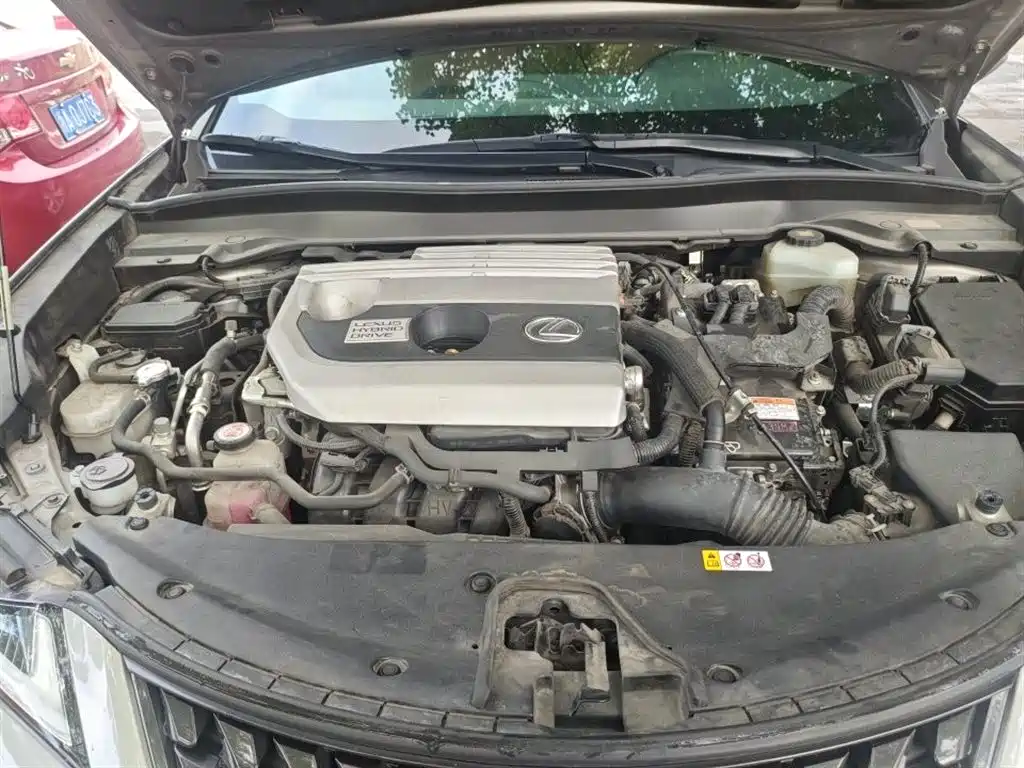 Lexus UX 260 h ·