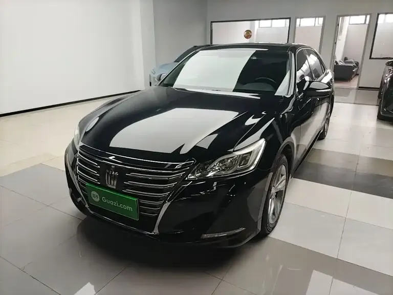 Toyota Crown 2.5 L Smart Enjoyment
