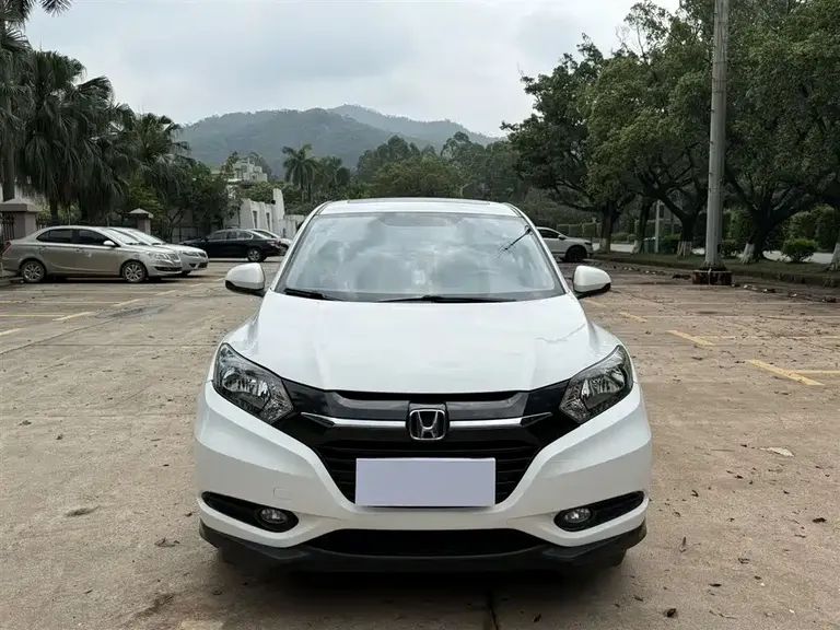 Honda Vezel 1.8 L CVT 2 WD Pioneer