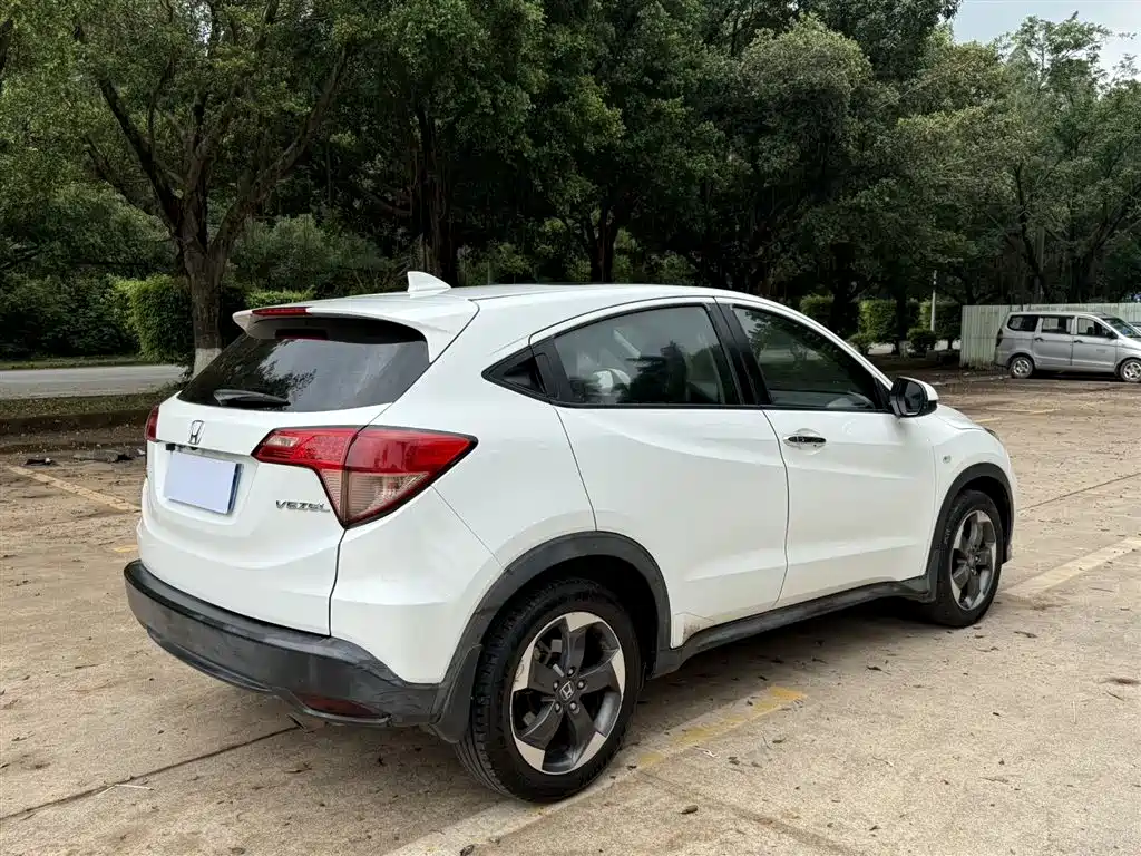 Vezel 1.8 L CVT 2 WD Pioneer