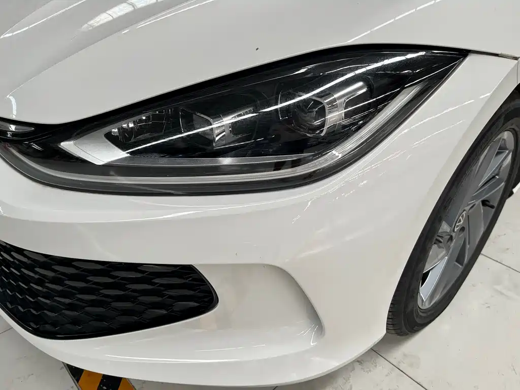 Lamando Lamando L 280 TSI DSG Dazzle Hot