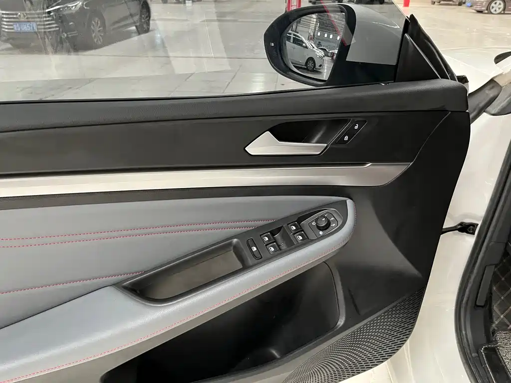 Lamando Lamando L 280 TSI DSG Dazzle Hot