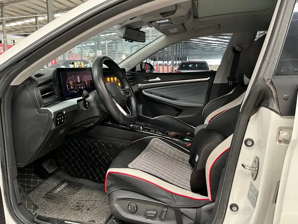 Lamando Lamando L 280 TSI DSG Dazzle Hot