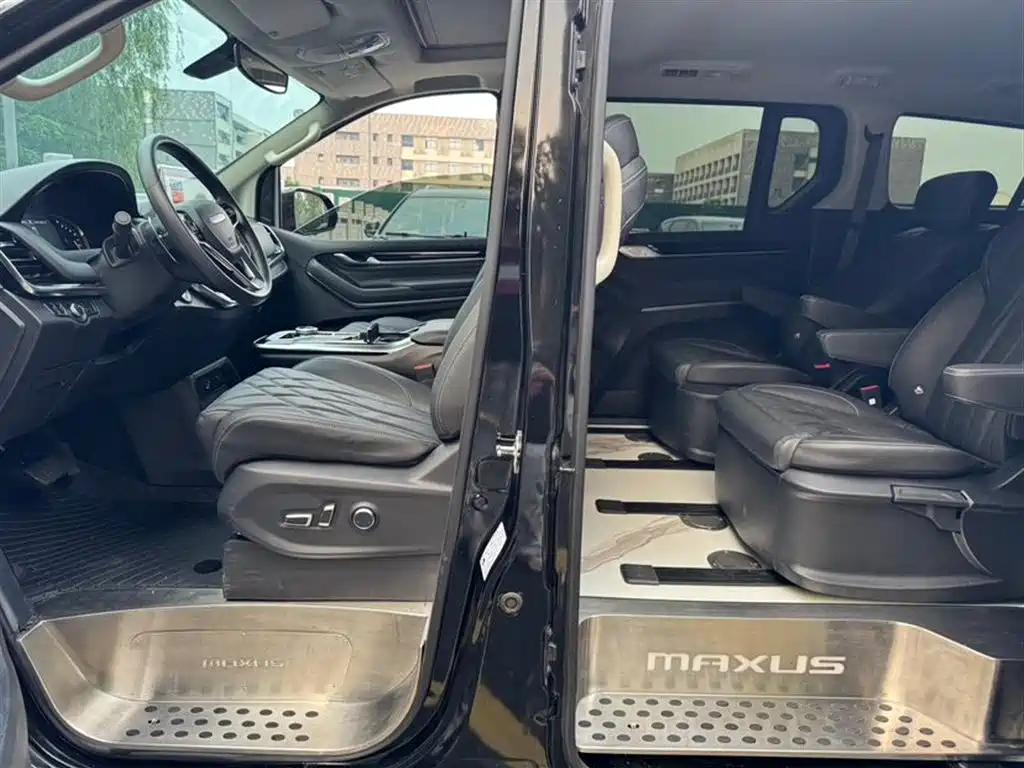 Maxus G20 大通G20 2023款 改款 PLUS 2.0 T 汽油自动旗舰版
