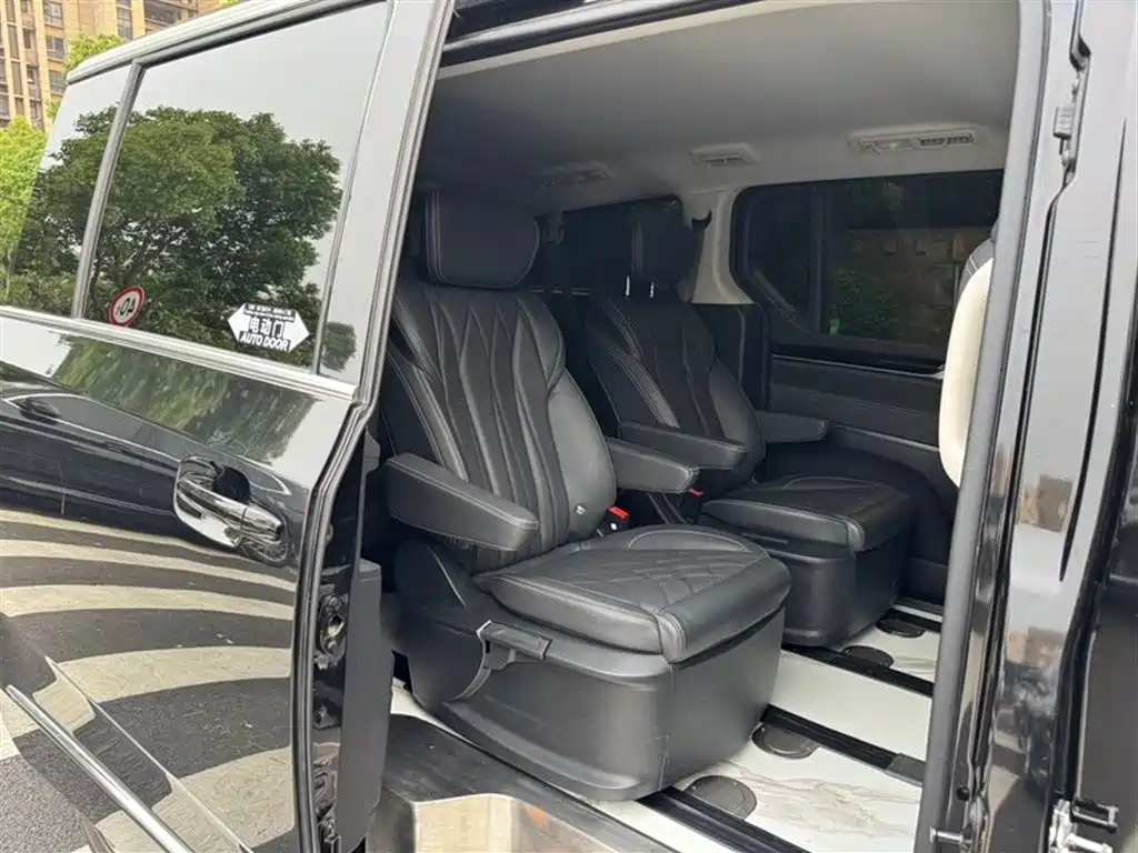 Maxus G20 大通G20 2023款 改款 PLUS 2.0 T 汽油自动旗舰版