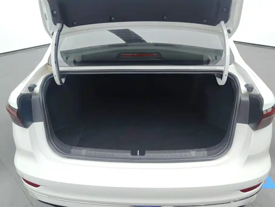 Emgrand 4 th Gen 1.5 L CVT Dragon