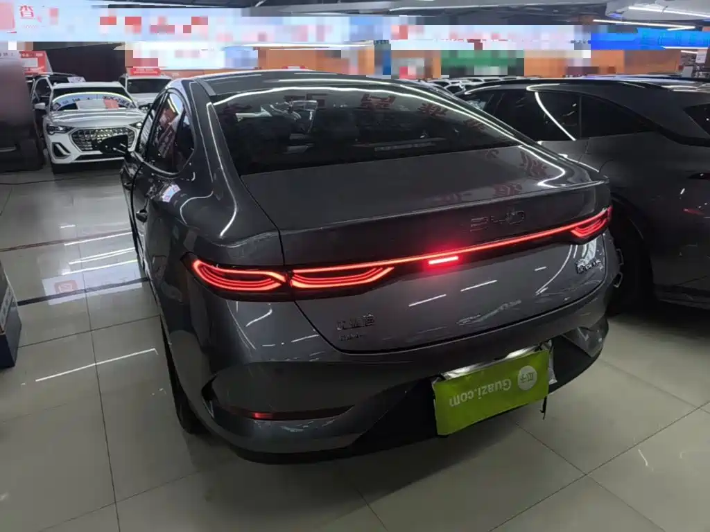 Qin PLUS DM-i Smart Drive 55 KM Leading