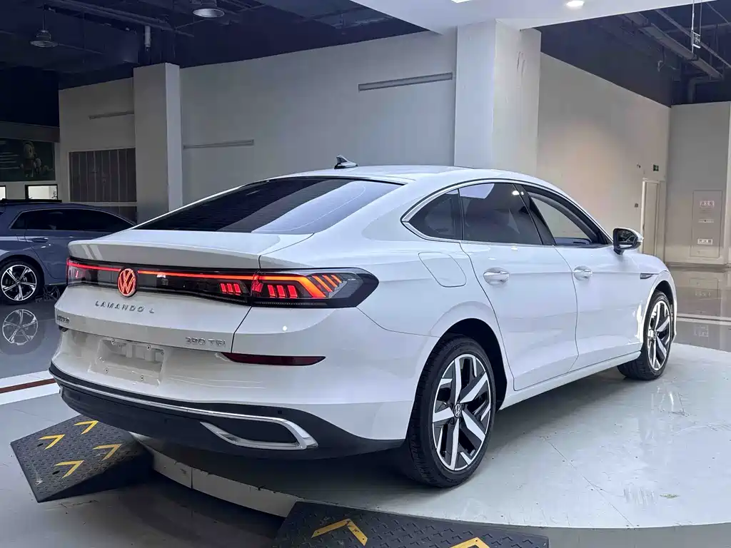 Lamando Lamando L 280 TSI DSG Spicy Cool