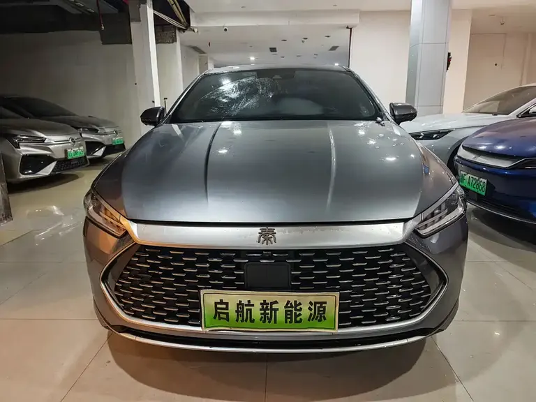 BYD Qin PLUS DM-i 120 KM Flagship