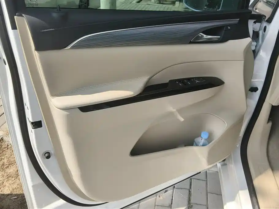 Buick GL8 NEV 别克GL8新能源 2025款 陆尚 尊享版