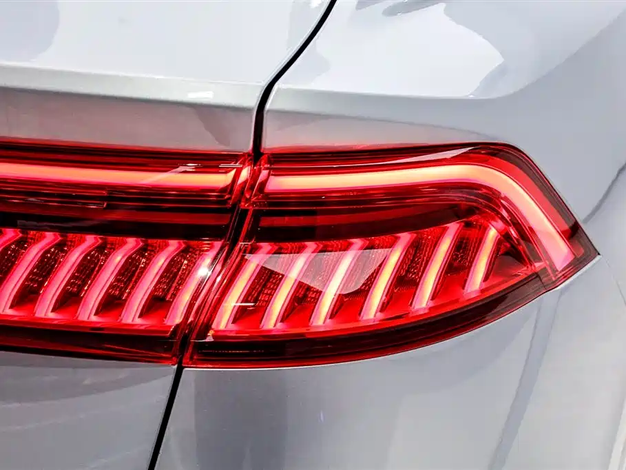 Audi Q8 55 TFSI Select Dynamic