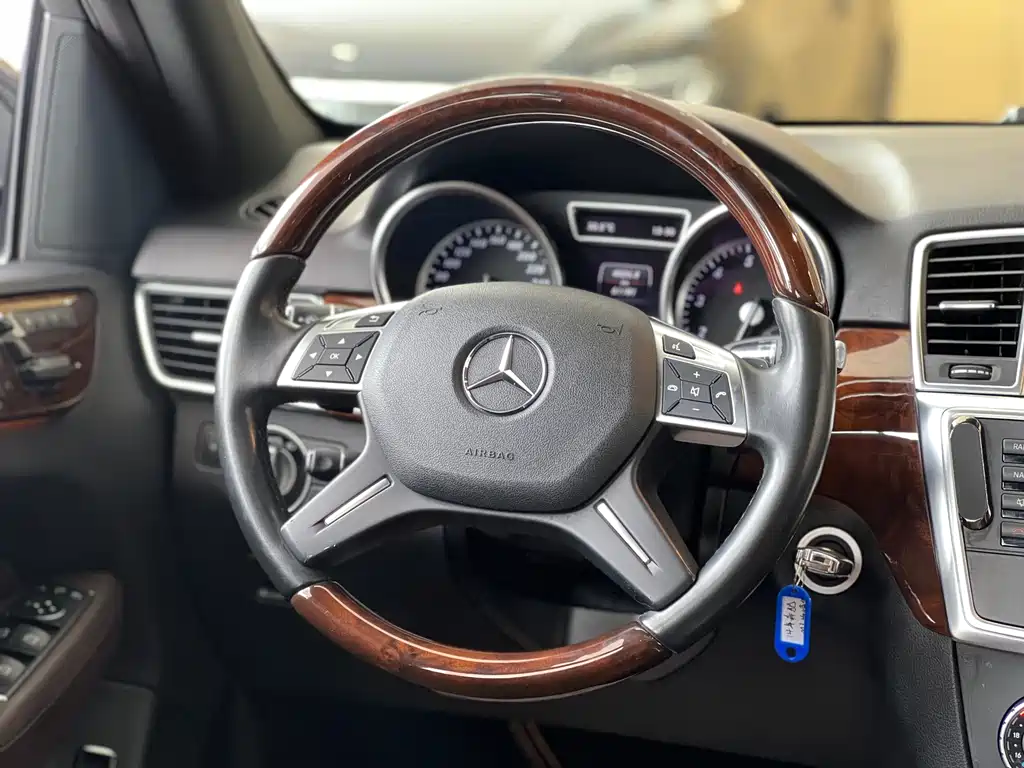 Mercedes-Benz M-Class ML 400 4 MATIC Luxury