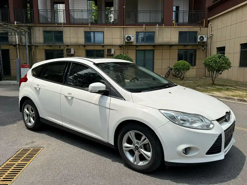 Focus Hatchback 1.6 L Auto Style