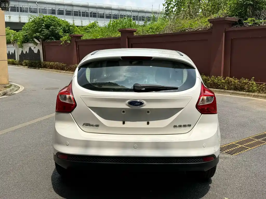 Focus Hatchback 1.6 L Auto Style