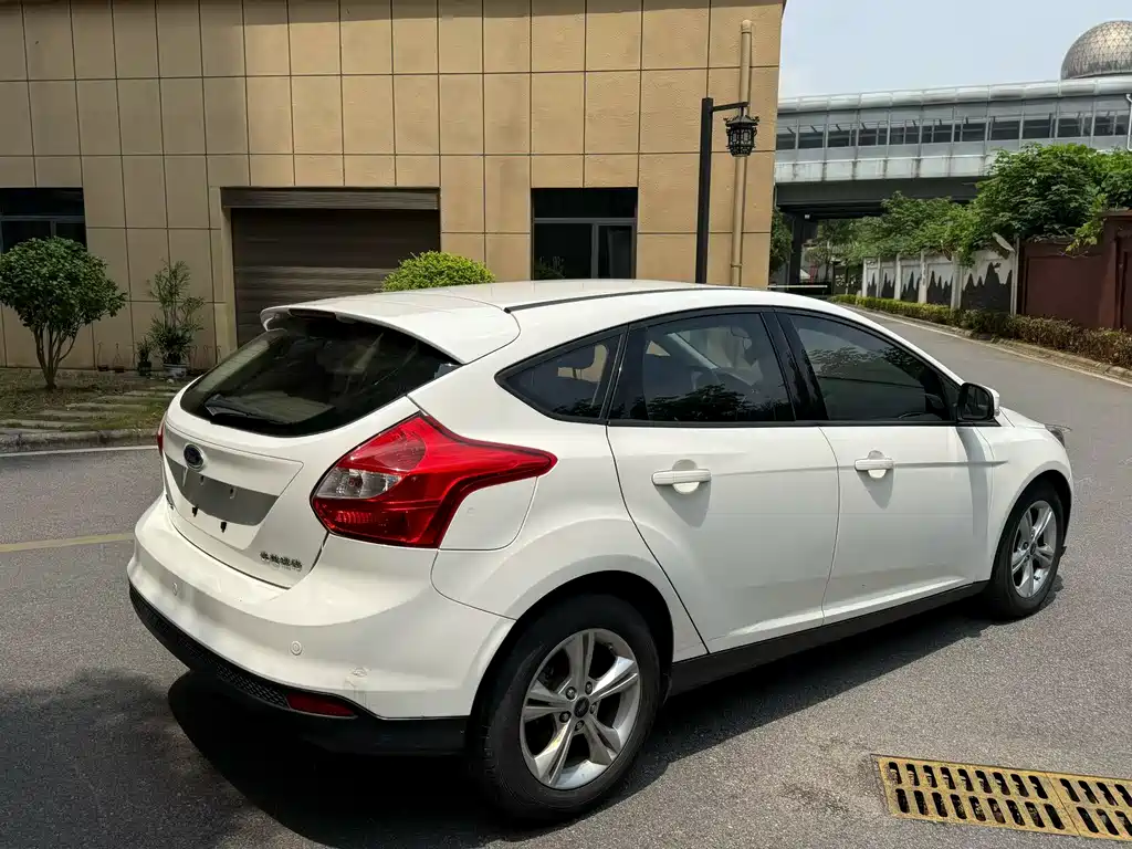 Focus Hatchback 1.6 L Auto Style
