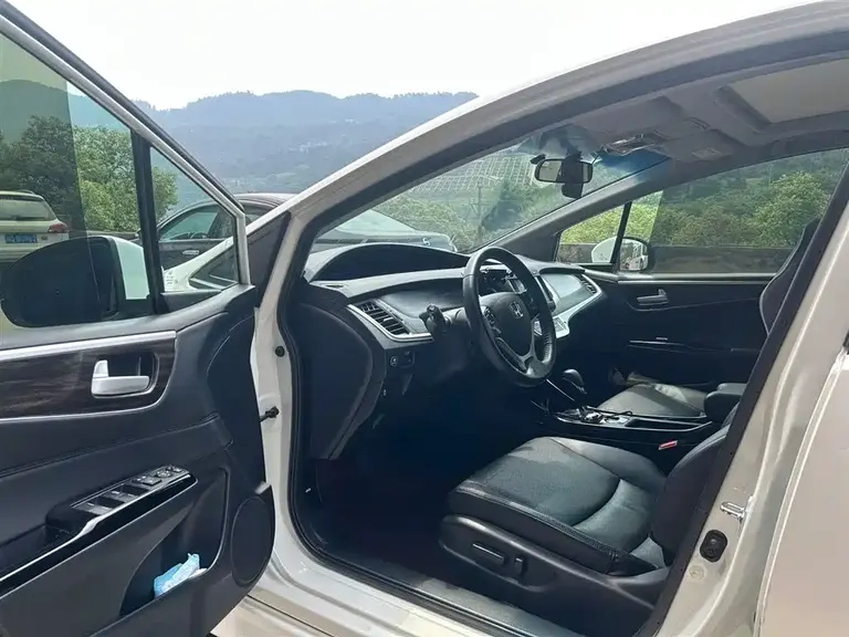 Honda Jade 210 TURBO CVT Luxury 5-seat