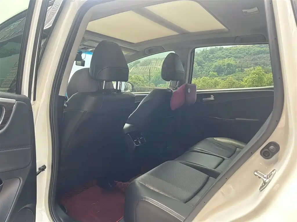 Jade 210 TURBO CVT Luxury 5-seat