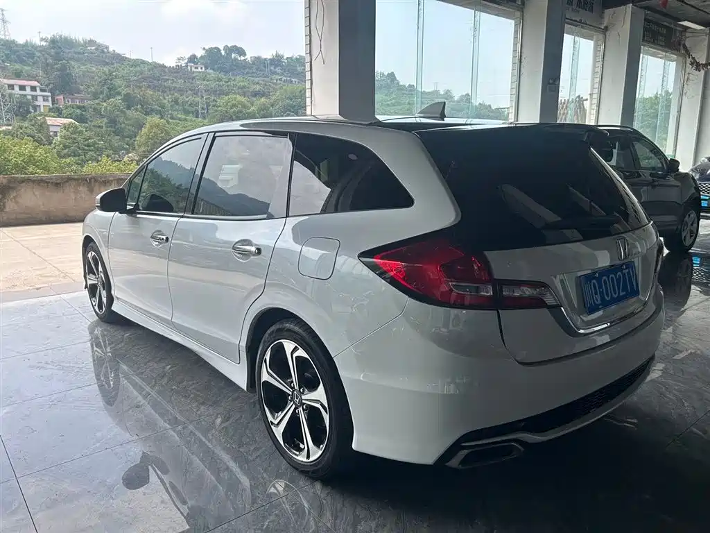 Jade 210 TURBO CVT Luxury 5-seat