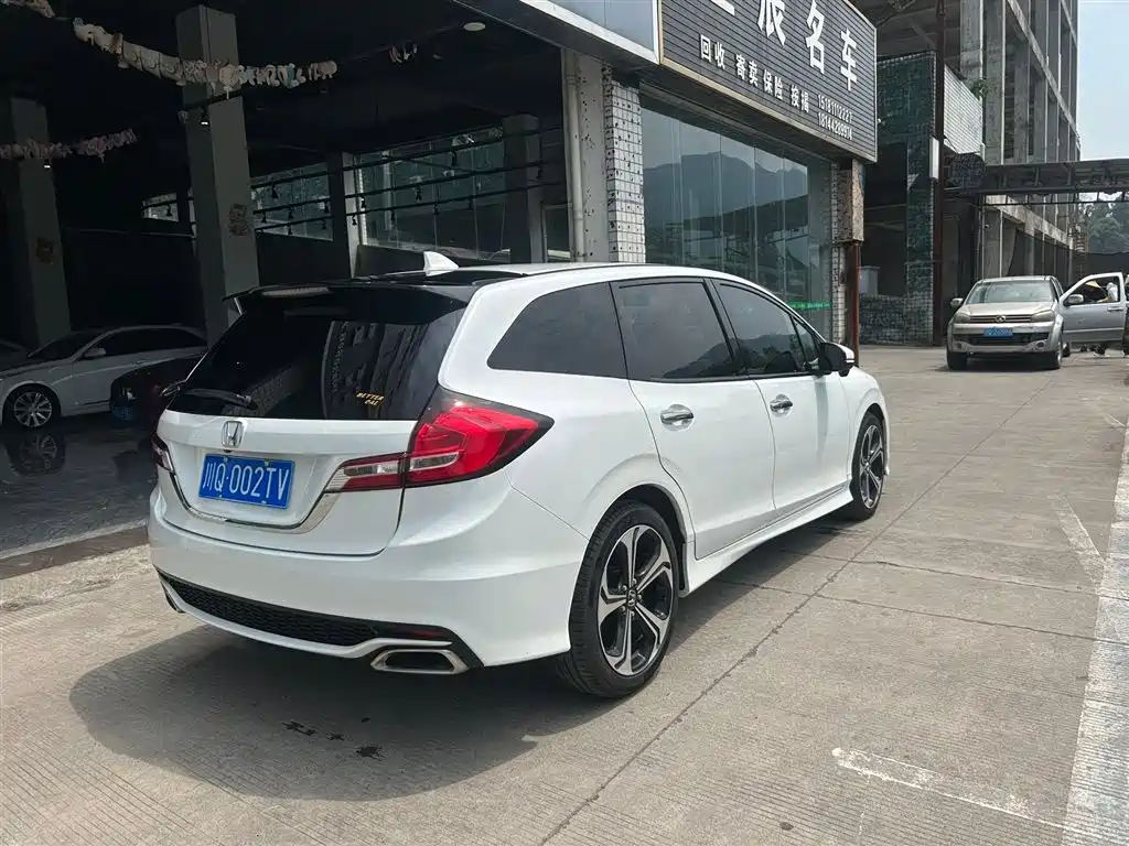Jade 210 TURBO CVT Luxury 5-seat