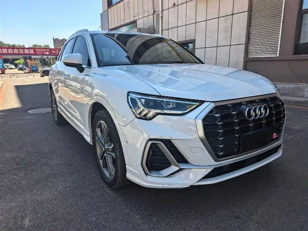 Audi Q3 35 TFSI Fashion Dynamic (1.4 T)