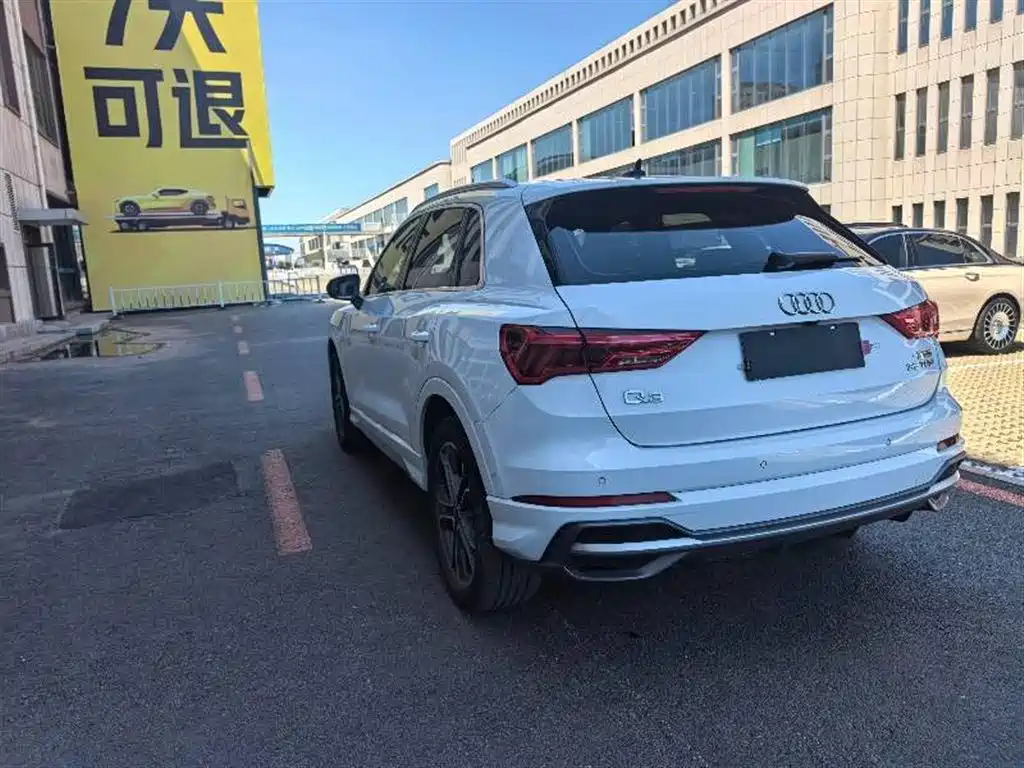 Audi Q3 35 TFSI Fashion Dynamic (1.4 T)