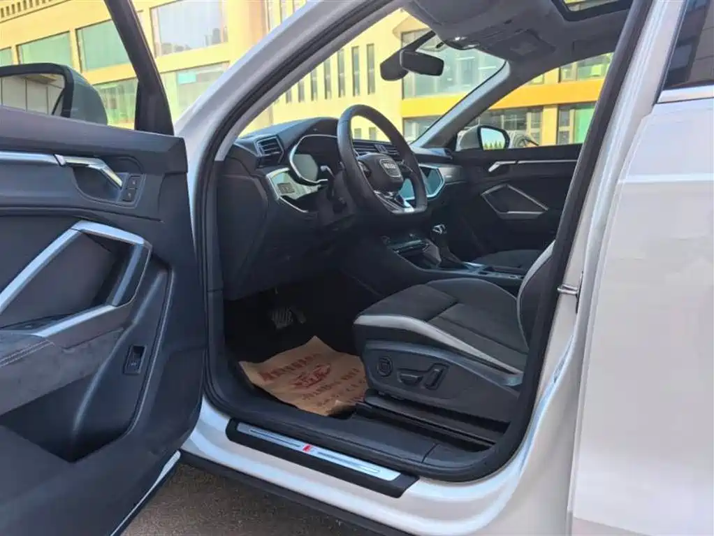 Audi Q3 35 TFSI Fashion Dynamic (1.4 T)