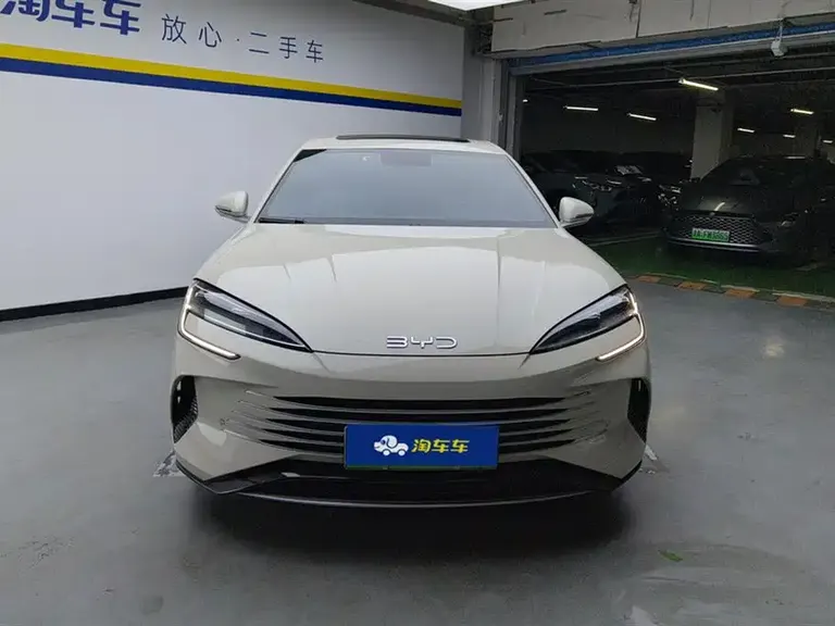 BYD Seal DM-i 1.5 L 121 km Luxury