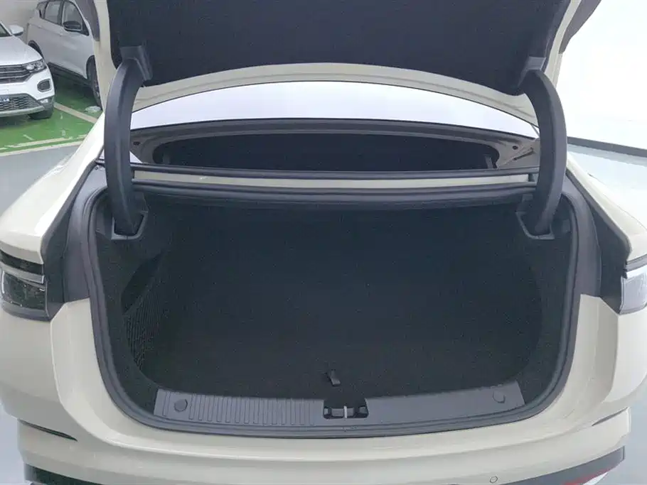 Seal DM-i 1.5 L 121 km Luxury