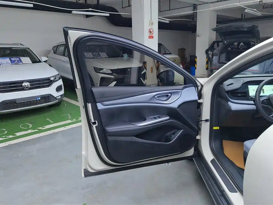 Seal DM-i 1.5 L 121 km Luxury