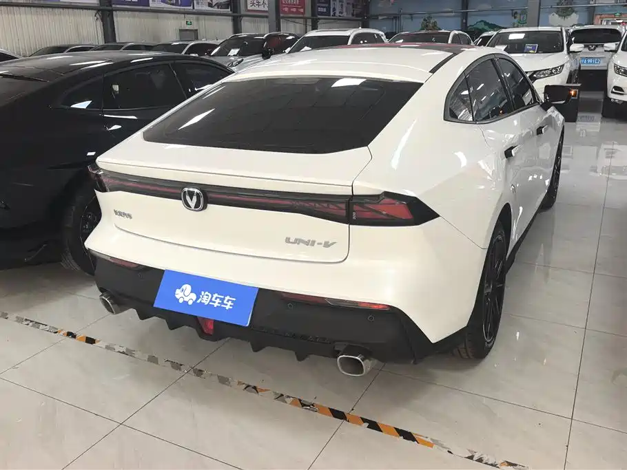 Changan UNI-V 1.5 T Distinguished