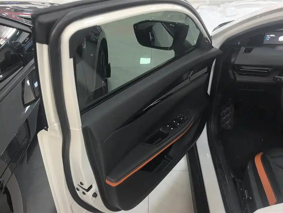 Changan UNI-V 1.5 T Distinguished