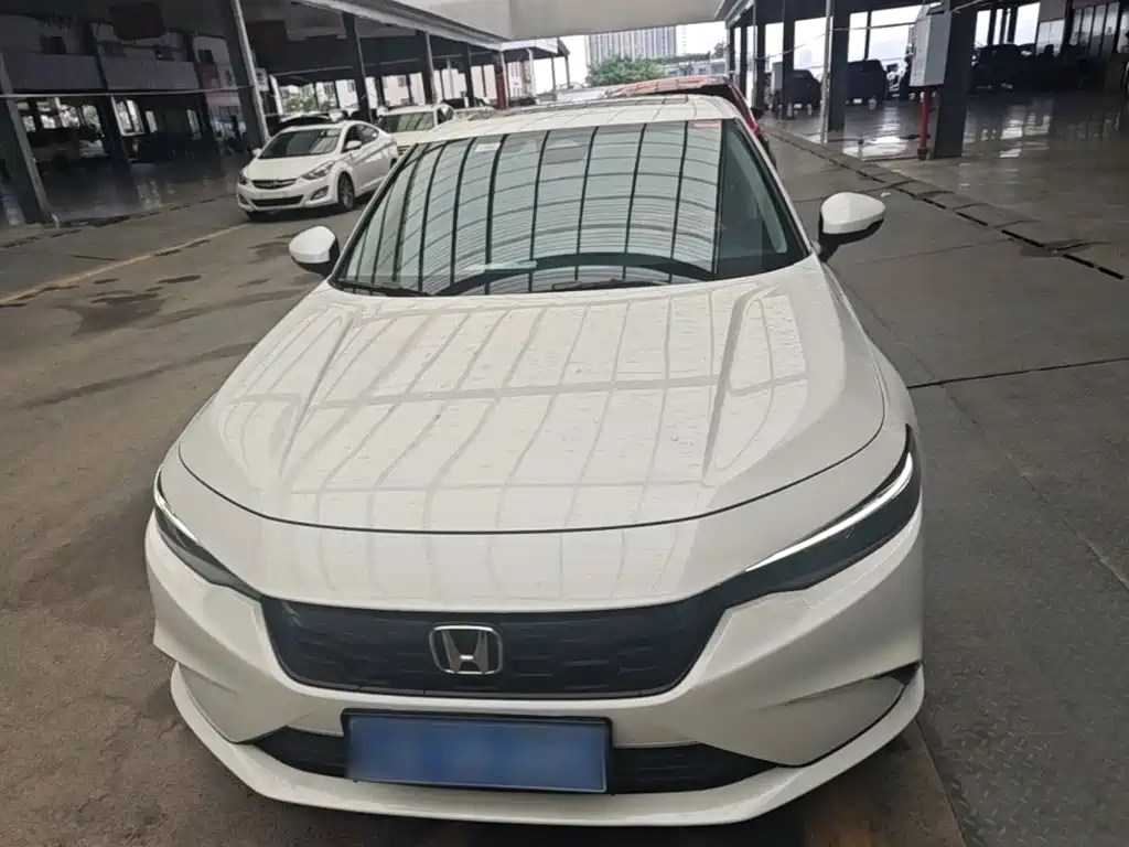 Integra 240 TURBO CVT Leading