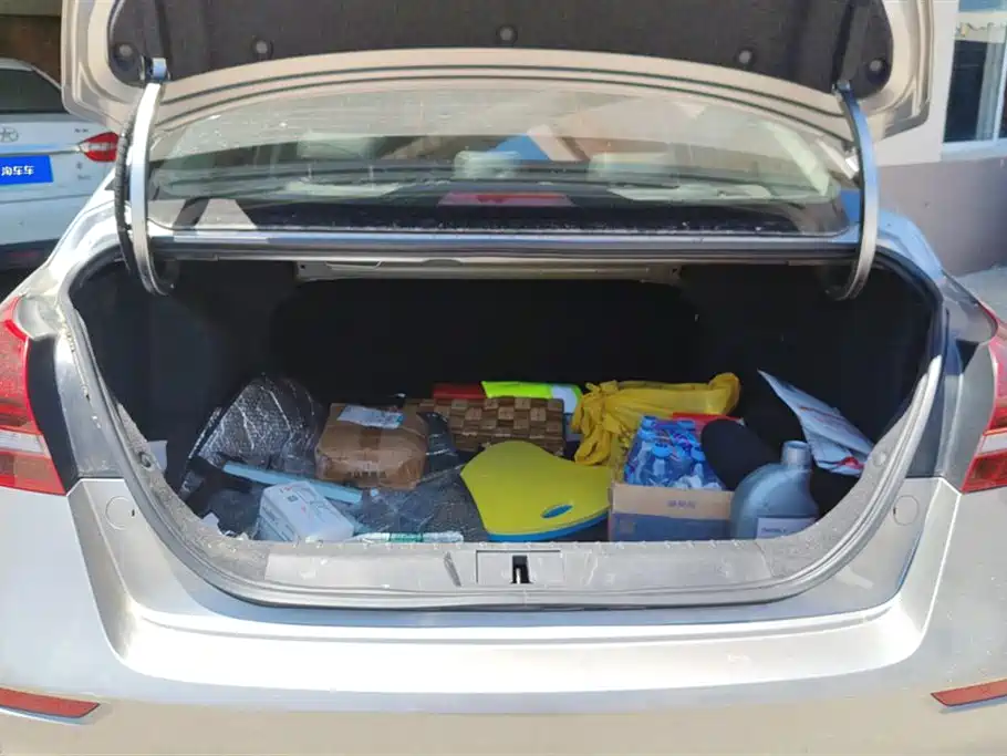 Emgrand UP 1.5 L CVT Luxury
