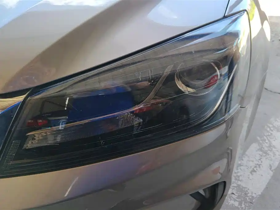 Emgrand UP 1.5 L CVT Luxury