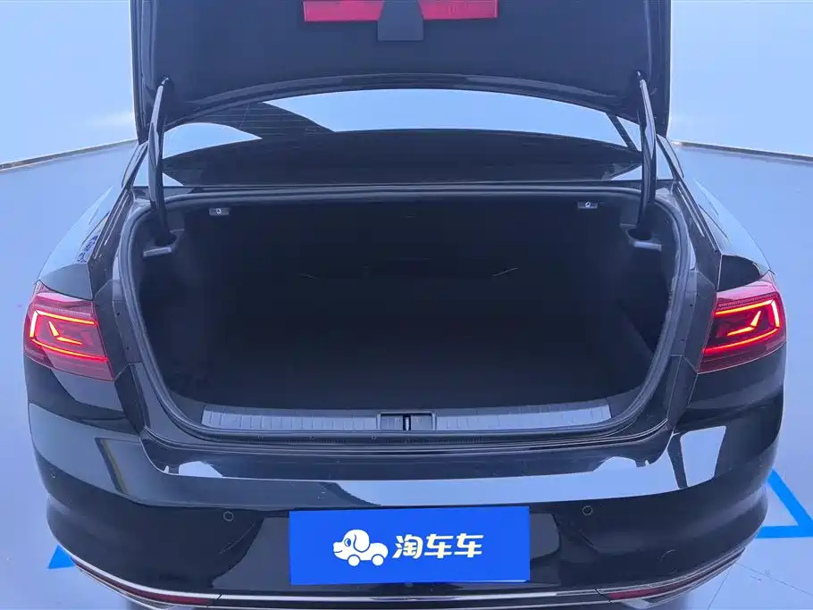 Magotan 200 10 K Commemorative 330 TSI DSG Luxury