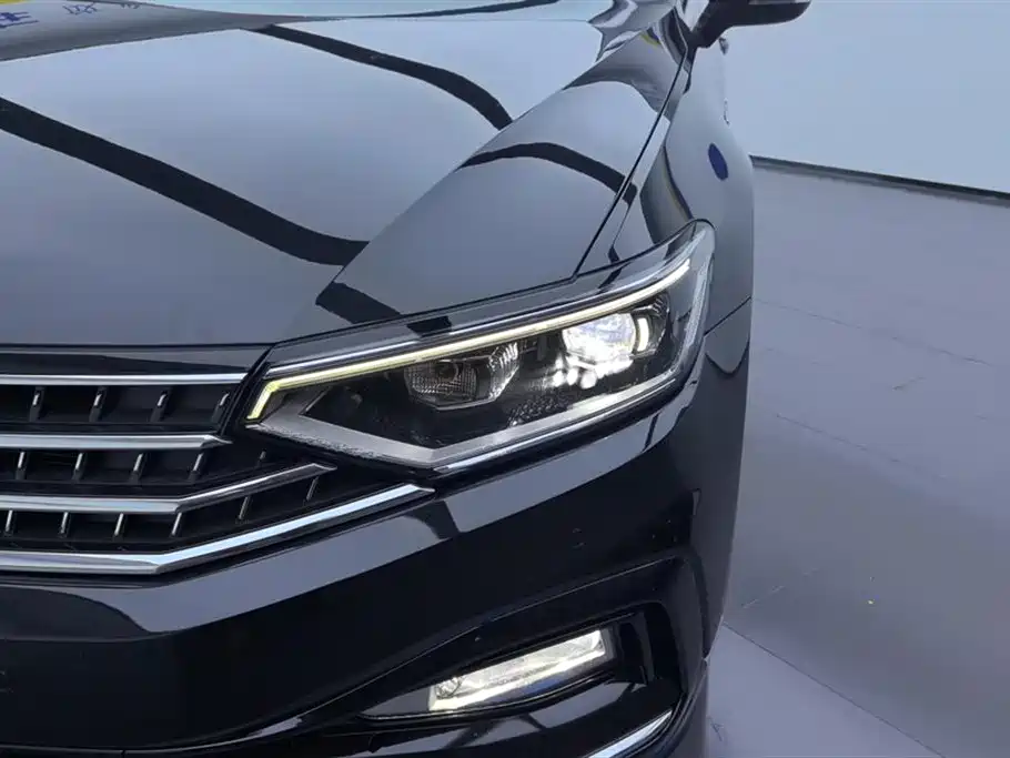 Magotan 200 10 K Commemorative 330 TSI DSG Luxury