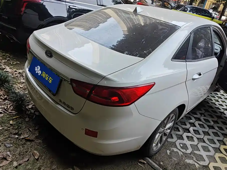 Escort 1.5 L Manual Comfort