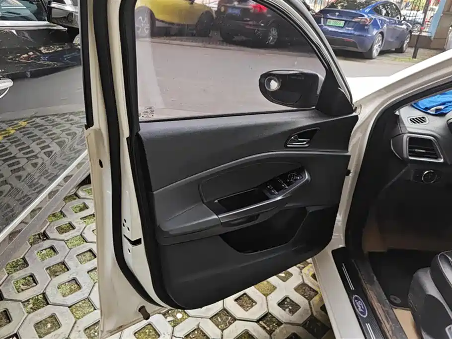 Escort 1.5 L Manual Comfort