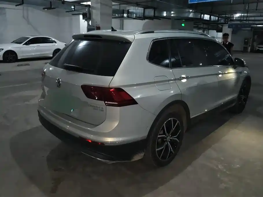 Tiguan L 380 TSI Auto 4 WD Smart Motion Luxury 7-seat CN-VI