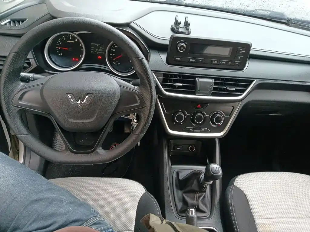 Wuling Hongguang S3 1.5 L Manual Standard CN-VI