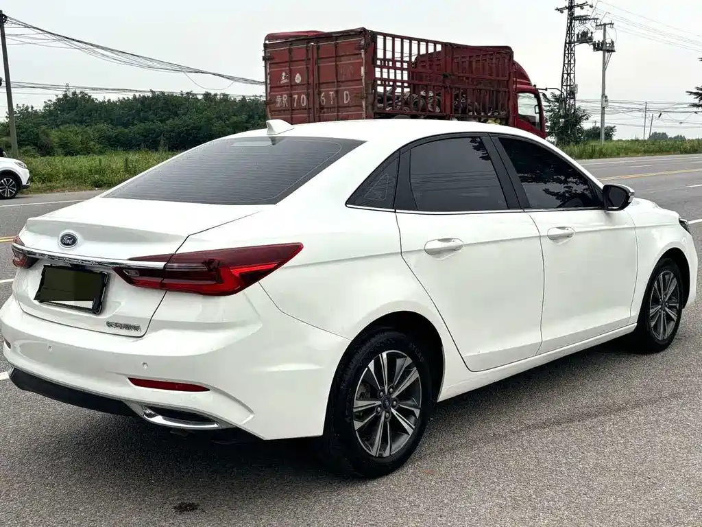 Escort 1.5 L Auto Diamond