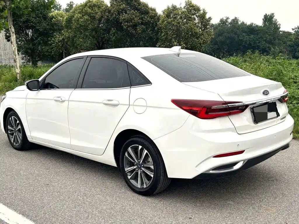 Escort 1.5 L Auto Diamond